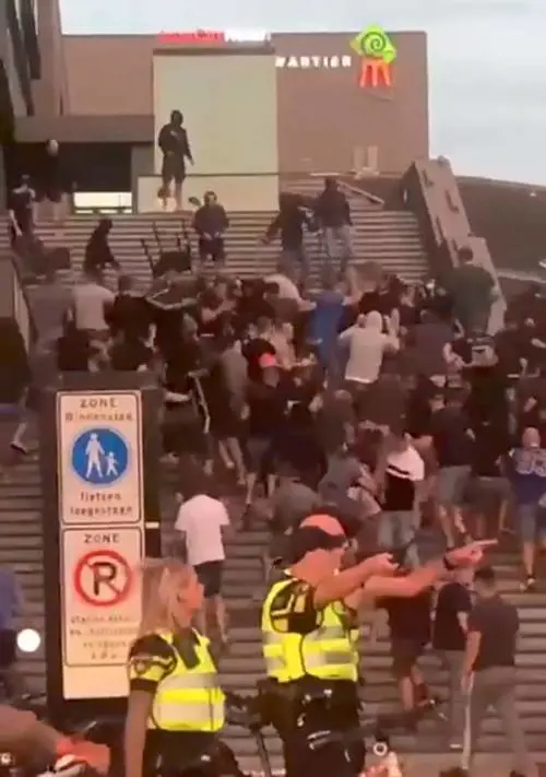"Guerriglia" in Olanda tra tifosi di Twente e Fiorentina: ecco cosa è successo