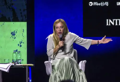 Meloni "rigassifica" Fdi, parcheggi moto a pagamento e Balocco: quindi, oggi...