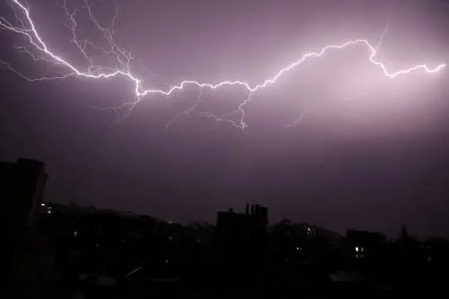 "Supercelle" e "downburst": il vocabolario del meteo tropicale