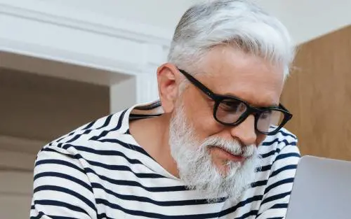 Giornata mondiale della barba. Come prendersene cura a 60 anni