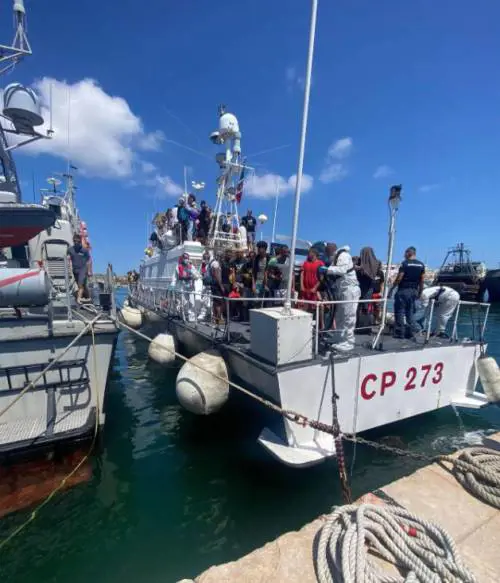 "Fermare gli sbarchi? Si può solo bloccando gli scafisti"