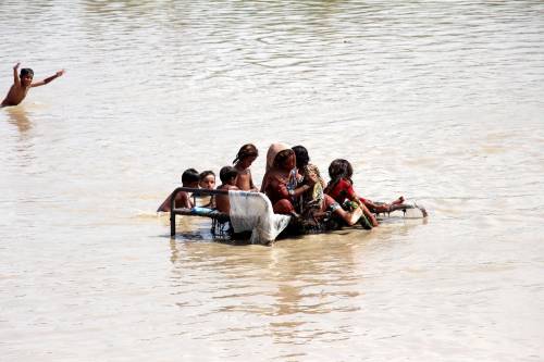 Il Pakistan travolto dai super-monsoni. "Oltre mille morti per le inondazioni"