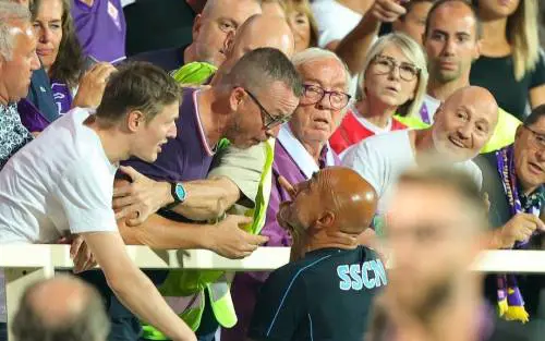 Se gli insulti ora arrivano dalla tribuna