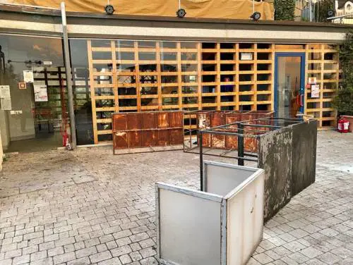 Maxi rissa tra stranieri con mazze e sassi. Arriva la polizia, fuggono tutti