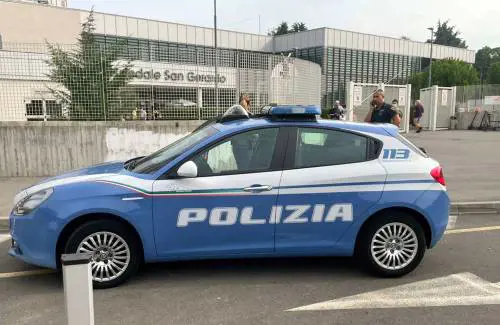 Neonata lasciata in una scatola di scarpe. Il Cav: "Aiuti alle neo mamme"