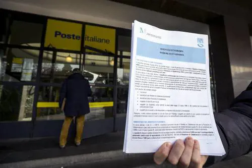 "Da abolire", "Rafforziamolo". Lo scontro sul reddito di cittadinanza