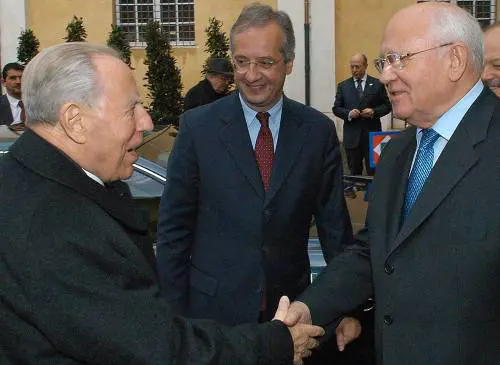 Quando il Pci si genufletteva per il picconatore del Soviet