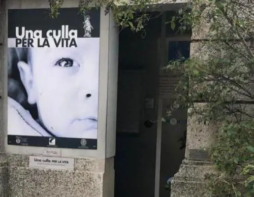 "Neonati abbandonati? L'ancora di salvezza sono le culle termiche"