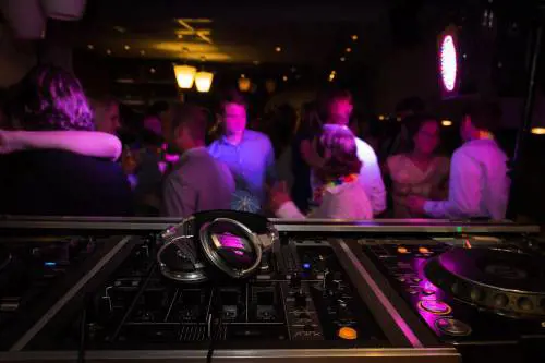 Violentata dopo la discoteca. La notte da incubo della ventenne