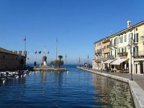 Le streghe, il temporale e il gatto. Lazise nella leggenda
