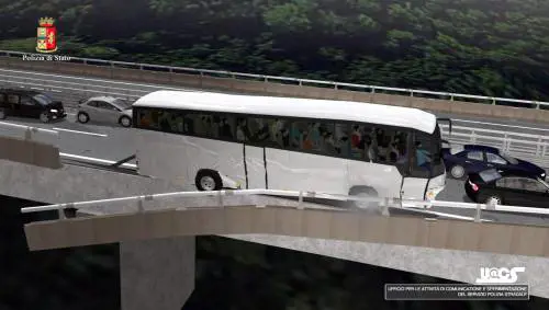 “L’autista aveva il capo reclinato". Poi il salto nel vuoto del bus