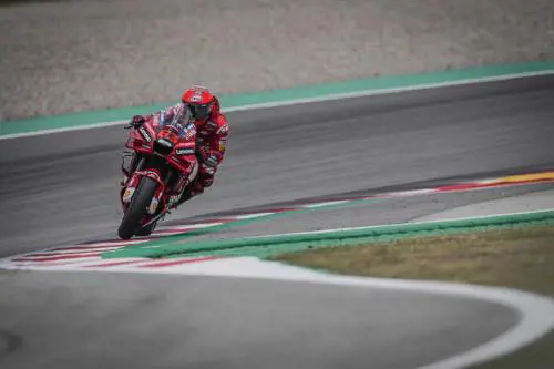 Bagnaia, che pasticcio. Meno 3 posti in griglia