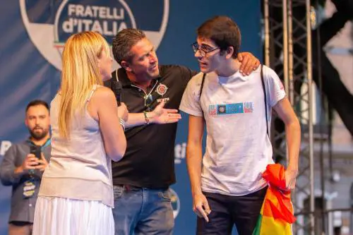 Gli intolleranti sono a sinistra Gazebo di Fdi preso d'assalto
