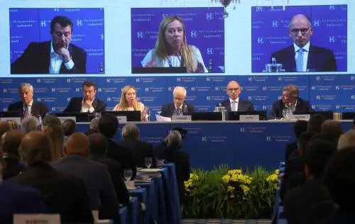 Sanzioni alla Russia, Pnrr, tasse: è scontro tra i big a Cernobbio