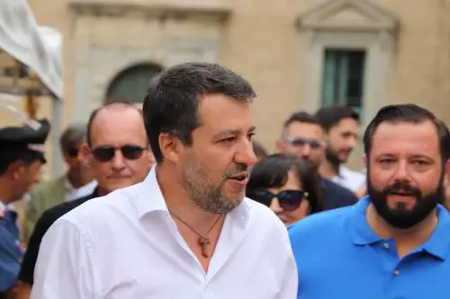 Le sanzioni dividono l'Italia. E Salvini ci prova ancora