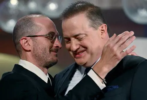 "The Whale" di Aronofsky (con un Fraser oversize) riempie il festival