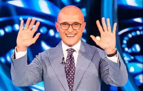 "Il cast rimane segreto". Esplode la polemica sul Gf Vip