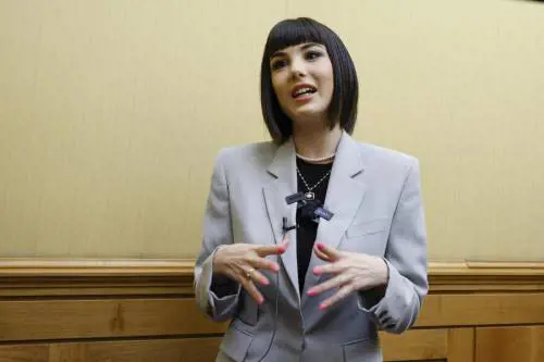 "Banale, insulto agli scrittori". Giorgia Soleri scontenta un po' tutti