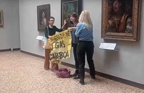 Danni alle opere d'arte: è il risultato della protesta ecologista