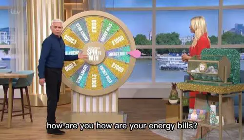 Ora la tv paga le bollette ai cittadini: la rivoluzione dei quiz a premi