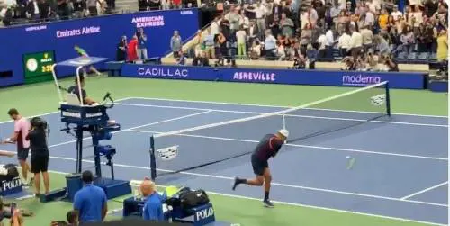 Kyrgios perde la testa agli Us Open: ecco cos'è successo
