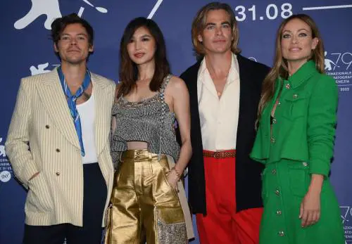 Lo spunto, gli insulti e il bacio a Venezia: perché "Don't Worry Darling" fa discutere