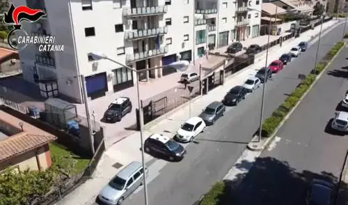 Sequestrano e seviziano un minore: l'orrore degli extracomunitari aguzzini