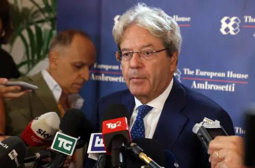S&P: "Per l'Italia recessione più dura". Fmi ai governi: "I conti siano in ordine"