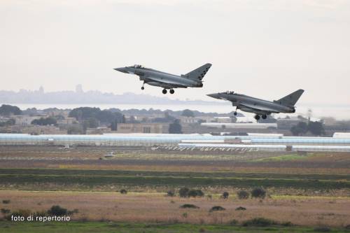 I due caccia dell'Aeronautica Militare decollati dalla base di Trapani