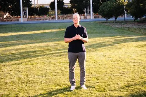 Taglio di 35 milioni: ecco quanto guadagnerà Tim Cook (ma occhio ai bonus)