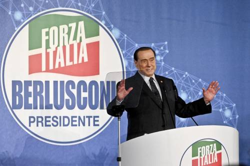 Il Cav smaschera Renzi e Calenda: "Loro col Pd. Il vero centro è Forza Italia"