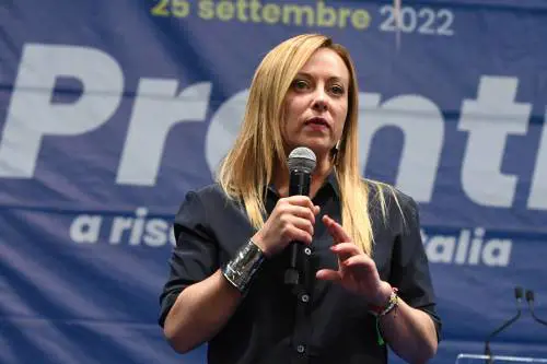 Dominio social per Giorgia Meloni, cresce Berlusconi. Letta fuori dalla top10