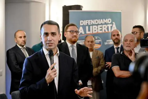 "Assassino", "Vattene a casa". Di Maio contestato anche a Napoli