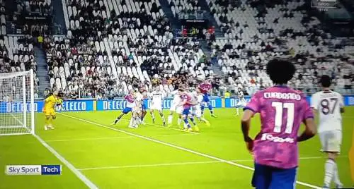 Il Var, il gol annullato e il fallo: cos'è successo a Juventus-Salernitana