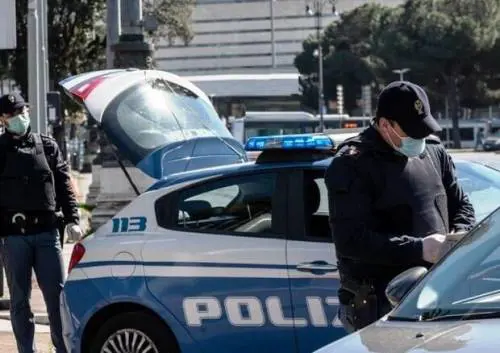 Una volante della polizia a Modena