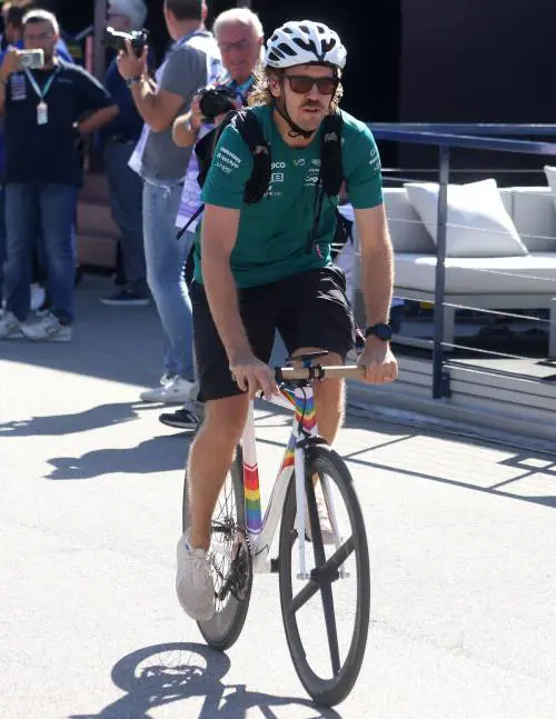 "Ha quasi 100 anni e gli è difficile...". Vettel insulta Mattarella