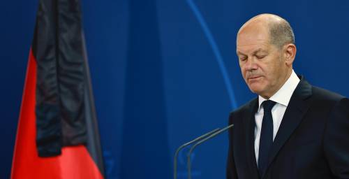 Berlino "vede" la recessione: ecco perché ora Scholz rischia