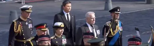 Insulti al principe Andrea al corteo funebre della regina Elisabetta: "Sei un vecchio malato"