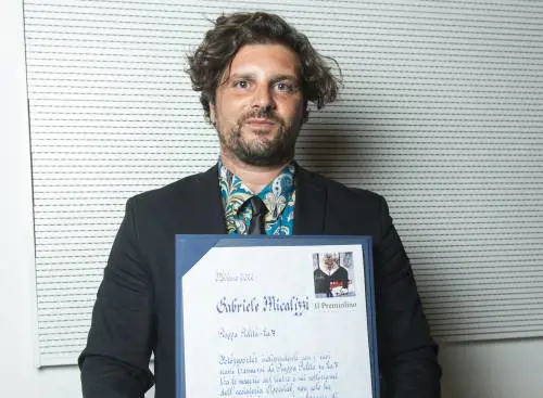Le foto nell'acciaieria Azovstal: Gabriele Micalizzi vince il Premiolino