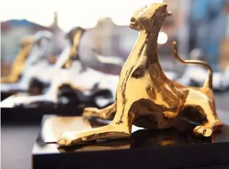 Premi "gender neutral" al Festival: il politicamente corretto colpisce ancora