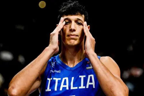 Che testata dai francesi. Gli Azzurri tutto cuore cadono solo all'ultimo