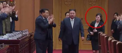 Mistero sulla nuova assistente di Kim: chi è la donna "con il borsone"