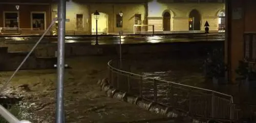 Esonda il fiume Misa a Senigallia: muore un uomo. "C'erano troppi alberi..."