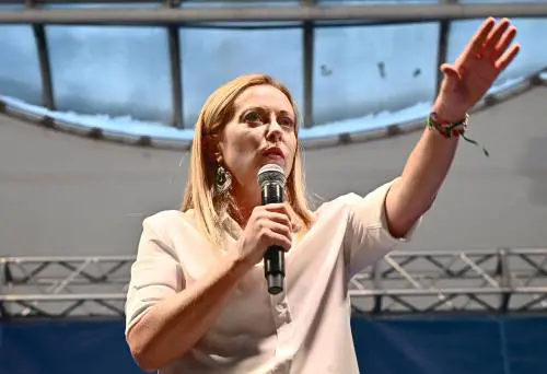 “Daremo il diritto di non abortire”. Bufera social contro la Meloni