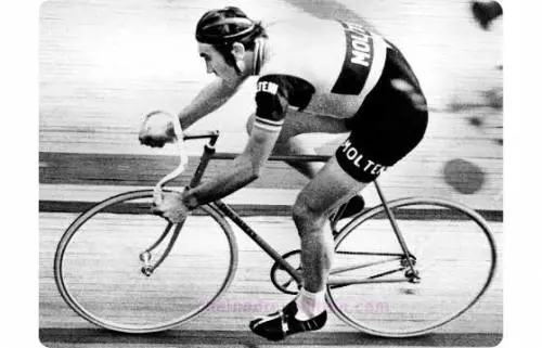 Eddie corre per il record dell'ora a Città del Messico