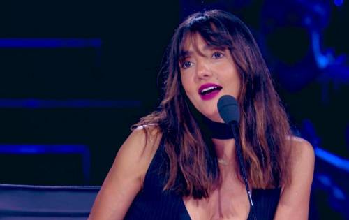 "Sarà il premestruo ma a me...". Il debutto di Ambra a X Factor infiamma il web