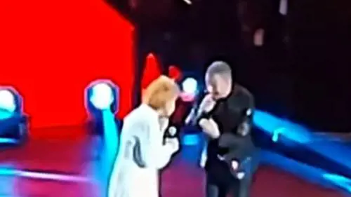"Ascolta...", "Non mi piace". Battibecco in diretta tra Amadeus e Ornella Vanoni