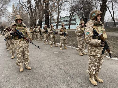 Scontri a fuoco e tank al confine: è alta tensione tra Kirghizistan e Tajikistan