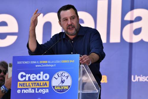 Autonomia, flat tax, stop agli sbarchi: da Pontida Salvini lancia i 6 punti per cambiare l'Italia