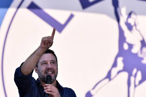 "Aboliremo il canone Rai". La promessa di Salvini da Pontida
